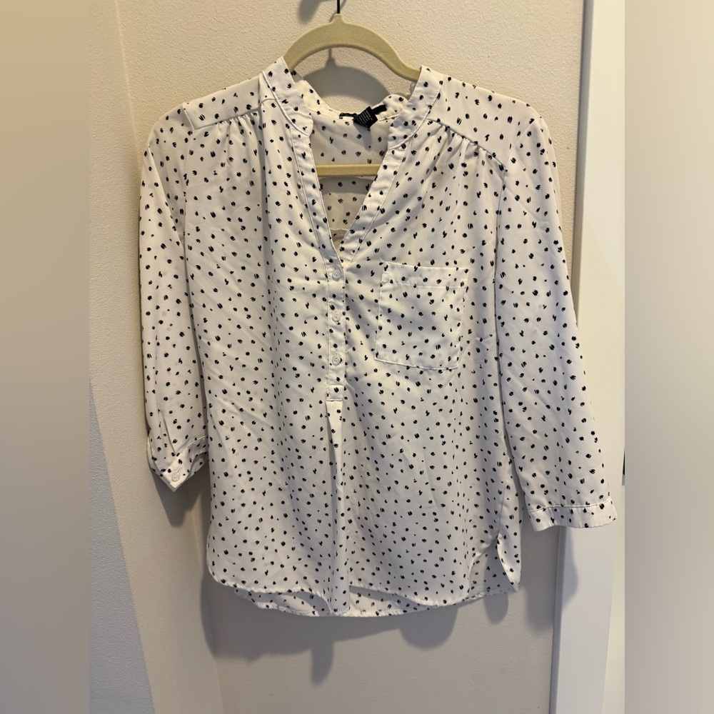 Forever 21 polka dot blouse. Size S

**[FLASH SALE]**
